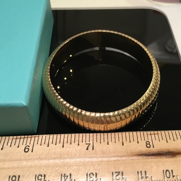 TIFFANY & CO. Rare Vintage 14k Yellow Gold Hinged Bangle Bracelet - Picture 13 of 16